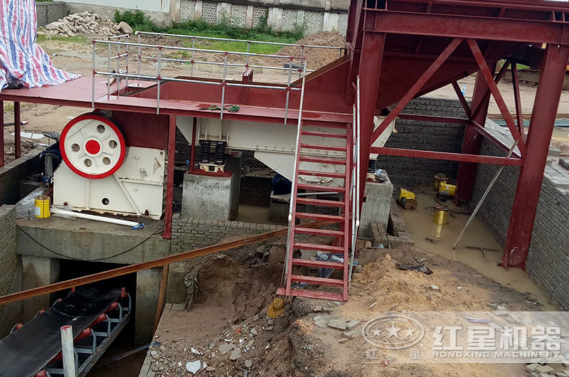 顎式破碎機破碎案例現(xiàn)場 顎式破碎機破碎案例現(xiàn)場