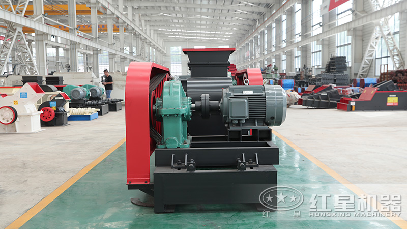 齒輥破碎機所配置的電機細(xì)節(jié)圖 齒輥破碎機所配置的電機細(xì)節(jié)圖