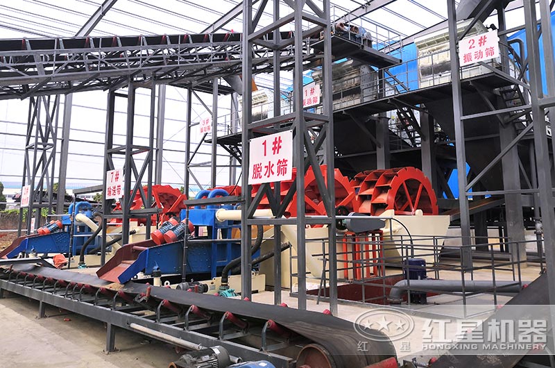 洗沙場配置多臺洗砂機設(shè)備