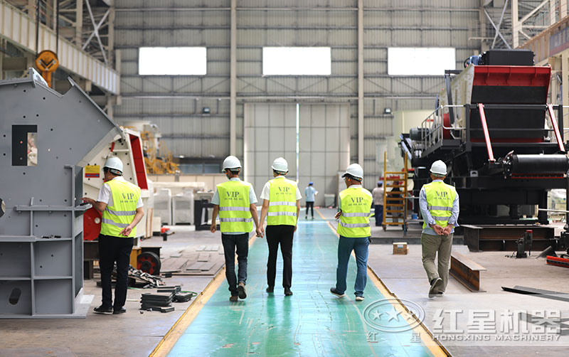 紅星機(jī)器磕石機(jī)廠家，客戶來(lái)實(shí)地考察