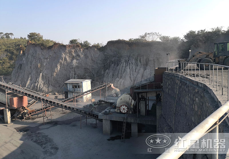 錘式破碎機(jī)一臺(tái)設(shè)備可配置一條線(xiàn) 錘式破碎機(jī)一臺(tái)設(shè)備可配置一條線(xiàn)