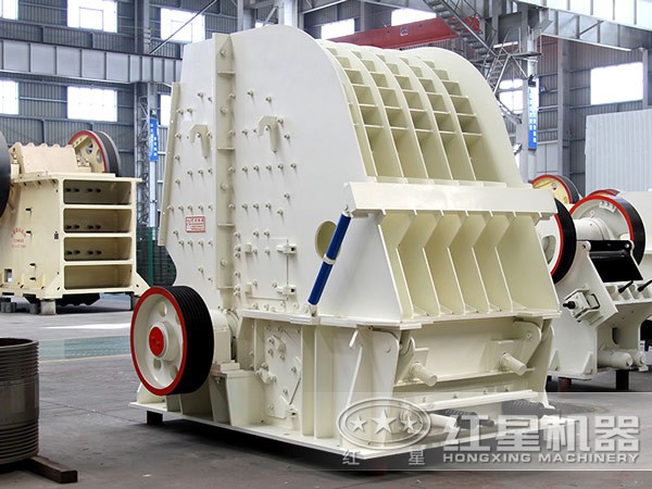 新型反擊式破碎機(jī)背面展示圖 新型反擊式破碎機(jī)背面展示圖