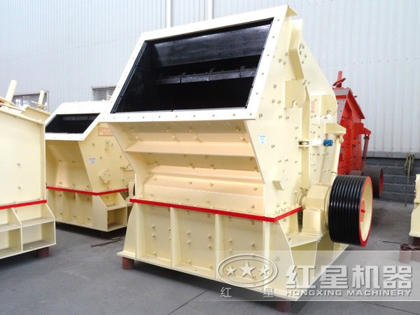 反擊式碎石機(jī)正面展示圖 反擊式碎石機(jī)正面展示圖