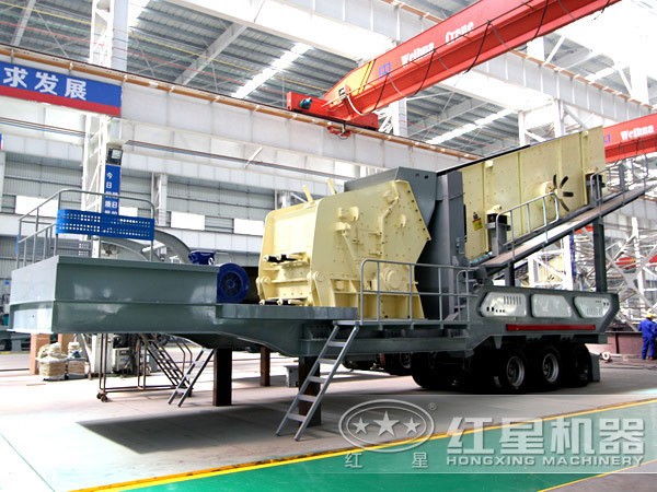 時產(chǎn)50-80噸、出料料3-6公分的鉀長石移動式破碎機(jī)