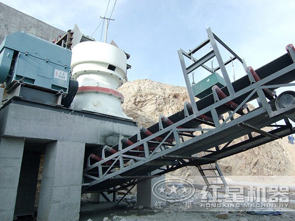 鵝卵石圓錐破碎機作業(yè)現場圖 鵝卵石圓錐破碎機作業(yè)現場圖