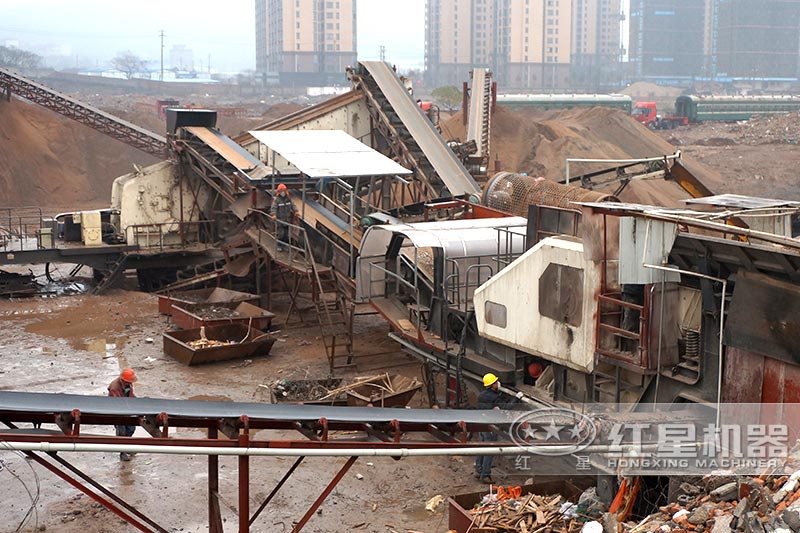 移動破碎站作業(yè)現(xiàn)場