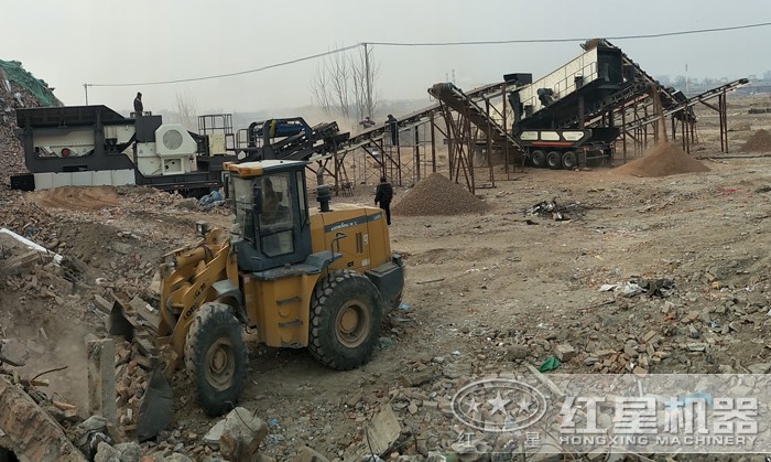 移動(dòng)式混凝土破碎機(jī)現(xiàn)場