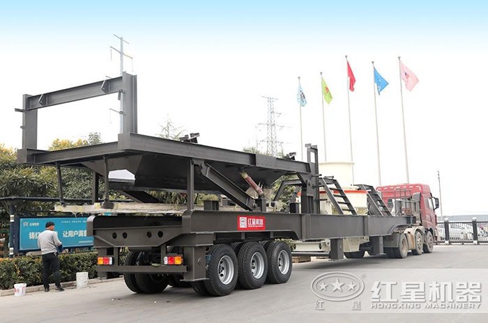 江西選用移動(dòng)制砂機(jī)開往施工現(xiàn)場(chǎng)