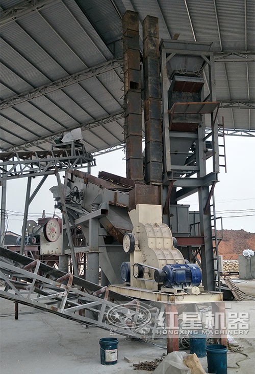 爐灰渣子粉碎機(jī)現(xiàn)場 爐灰渣子粉碎機(jī)現(xiàn)場