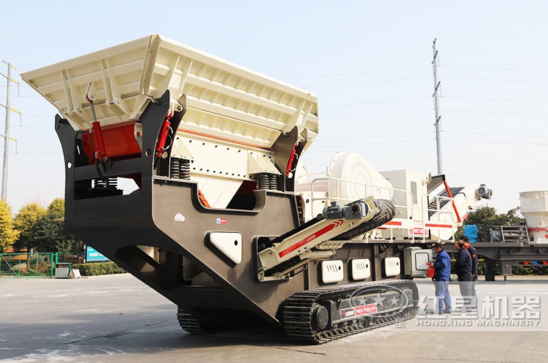 紅星履帶式移動(dòng)破碎車出廠驗(yàn)貨 紅星履帶式移動(dòng)破碎車出廠驗(yàn)貨