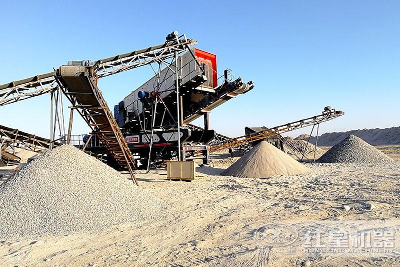 可移動式打石頭機(jī)器現(xiàn)場，可加工多種粒度