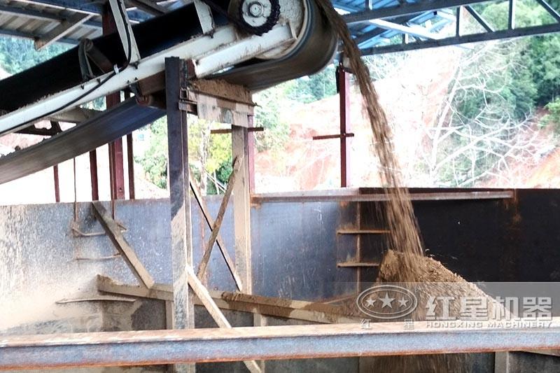 大型鵝卵石流動制砂機現(xiàn)場物料 大型鵝卵石流動制砂機現(xiàn)場物料