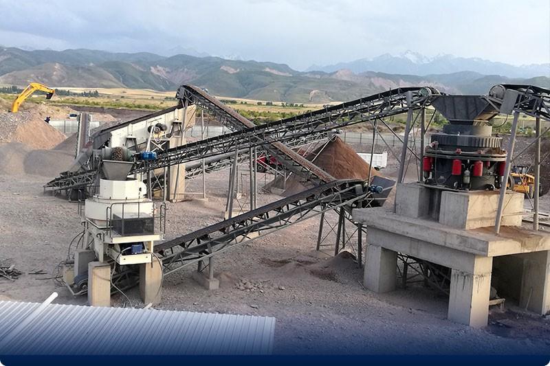 鵝卵石制沙現(xiàn)場(chǎng) 鵝卵石制沙現(xiàn)場(chǎng)