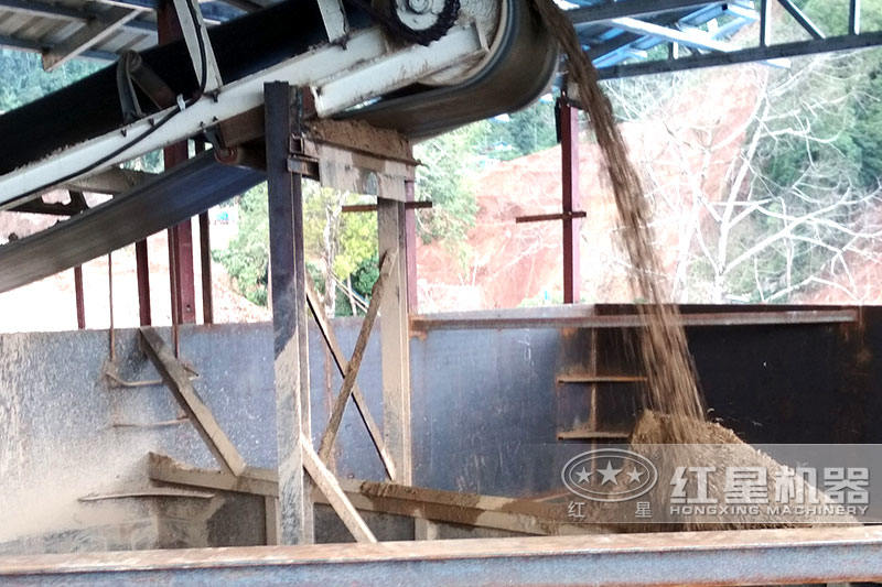 紅星移動(dòng)制砂機(jī)現(xiàn)場物料展示 紅星移動(dòng)制砂機(jī)現(xiàn)場物料展示