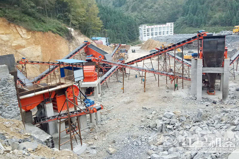 石頭破碎現(xiàn)場(chǎng)，處理中等硬度物料