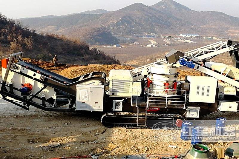 移動(dòng)式礦石圓錐破現(xiàn)場 移動(dòng)式礦石圓錐破現(xiàn)場