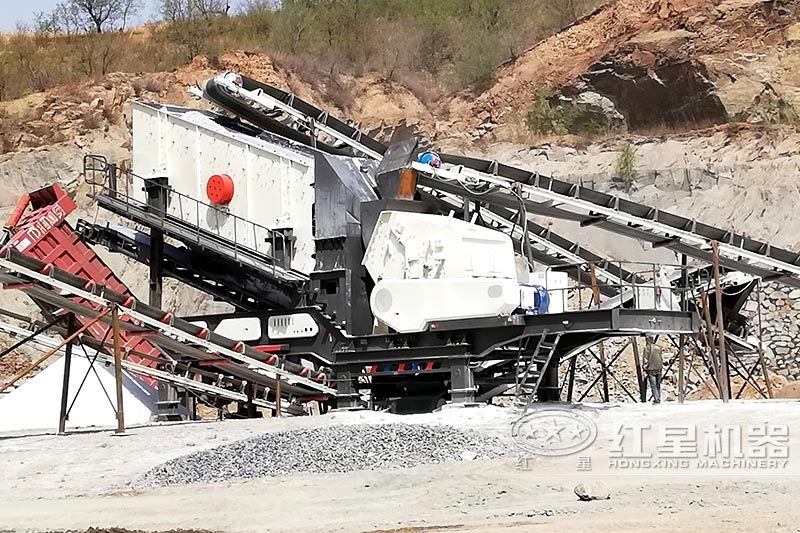 紅星輪胎式自走石塊粉碎機(jī)現(xiàn)場(chǎng)