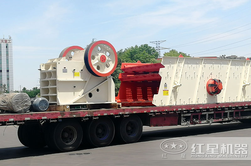 時產(chǎn)50噸顎式破碎機(jī)發(fā)貨現(xiàn)場