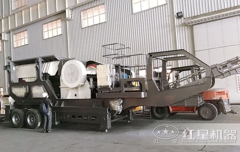 輪胎移動(dòng)破碎石頭機(jī)器